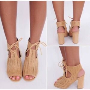 QUPID TAN OPEN TOE BLOCK HEELS BOOTIES SZ.7.5 EUC.